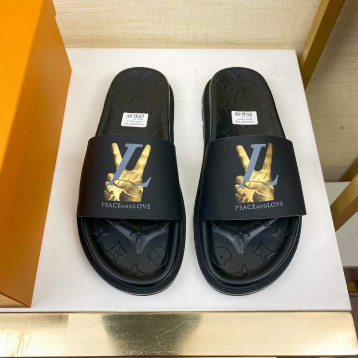 Picture of Louis Vuitton Slippers _SKULVsz38-44hnh03641002